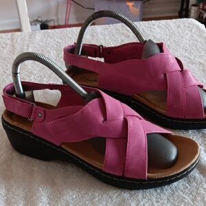 Clarks Comfort Leather Sandals